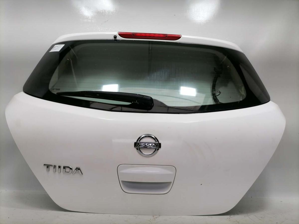 Nissan Tiida original Heckklappe mit Heckscheibe Weiß Fließheck Bj.2007